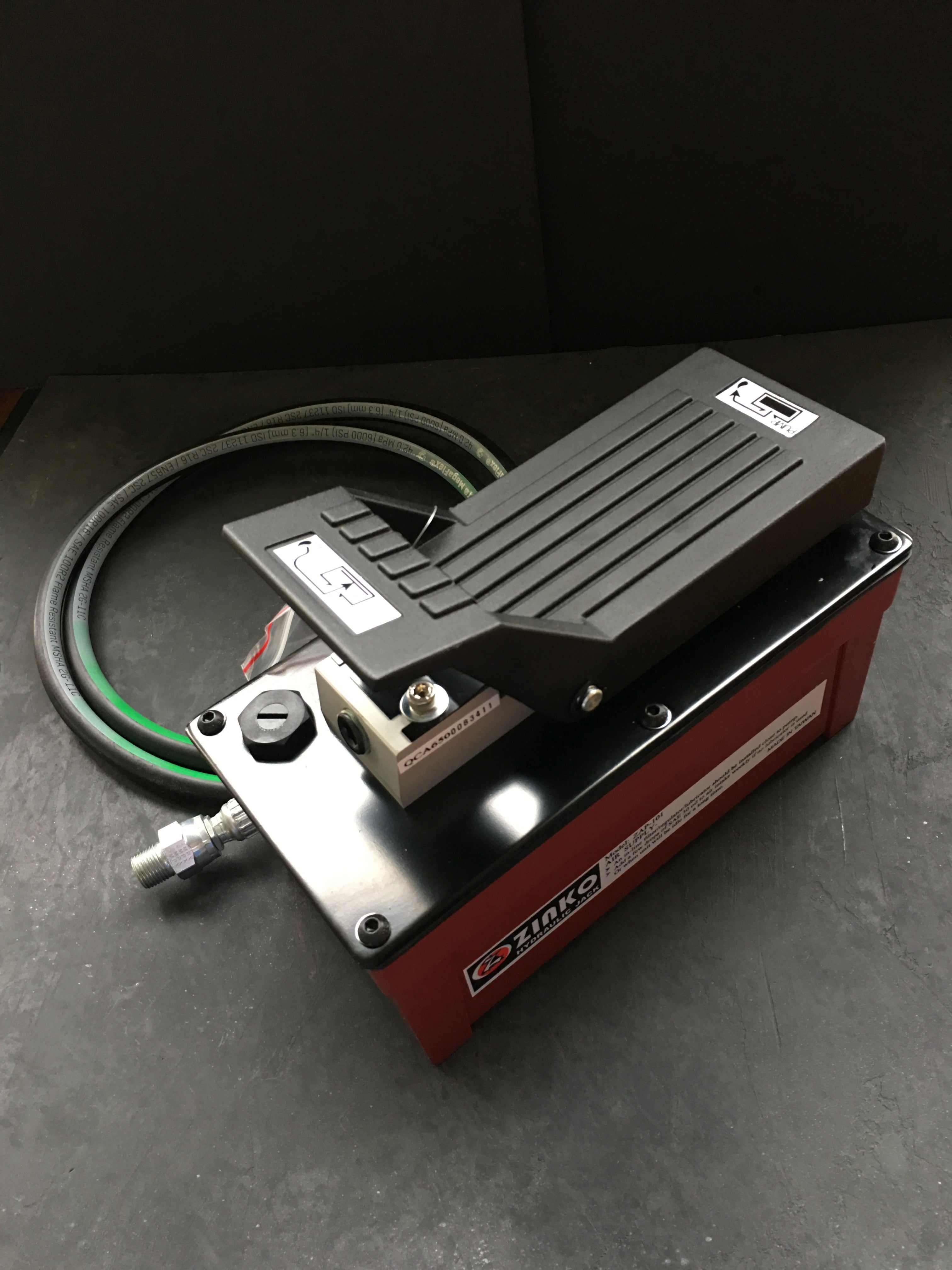 Air Hydraulic Pump and 6 ft High Pressure Hose Smith Craft LLC